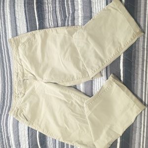 Women's khaki capris